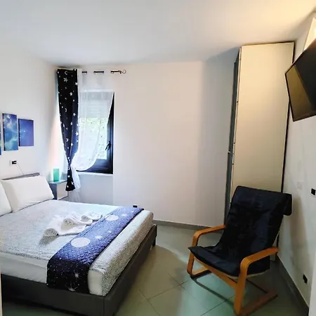 Aldebaran Holiday House To The Cinque Terre From Migliarina Station No Stress!!! Apartment La Spezia